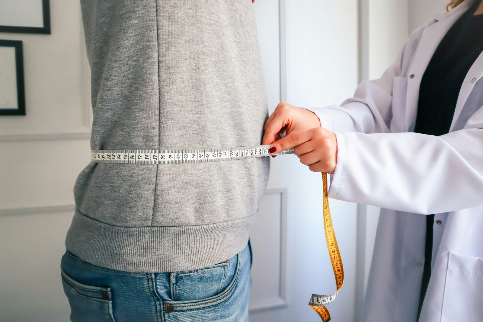 Arrêter de fumer fait-il grossir ? Causes, chiffres et solutions